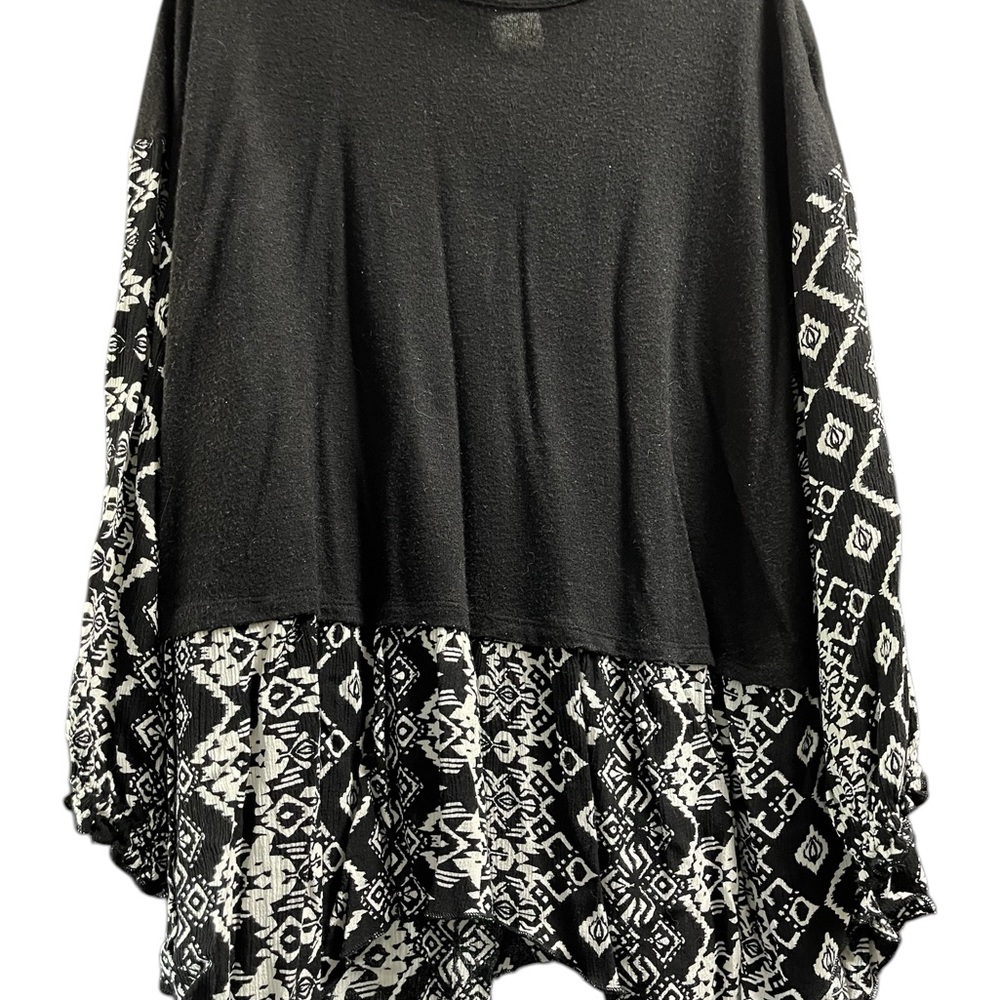 🧶🧵Women's 1X Black & White Layered Printed Tunic Top ((EXCELLENT))🧵🧶 - Picture 3 of 6